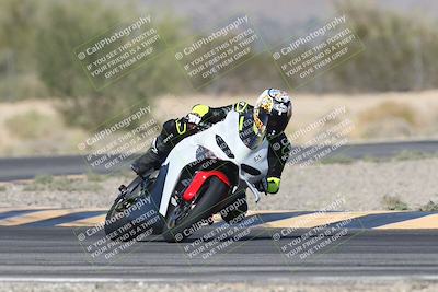 media/Oct-30-2025-Racers Edge (Thu) [[dabbdaf680]]/3-B Group/Session 5 (Turn 6)/